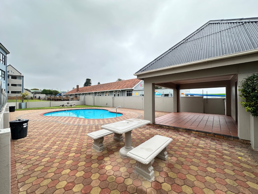 2 Bedroom Property for Sale in Hartenbos Central Western Cape